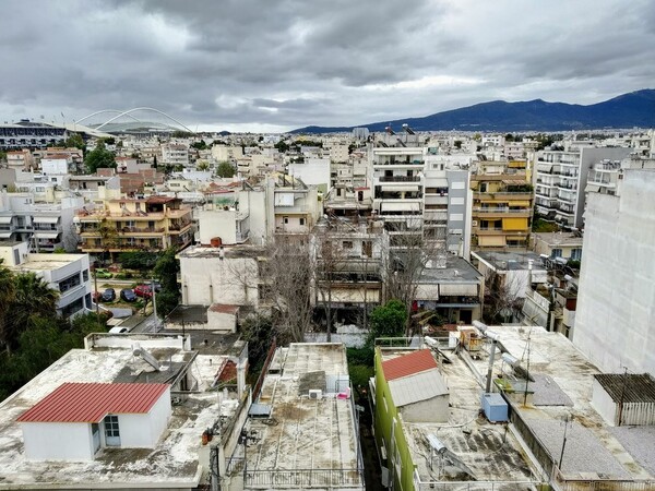 Τι βλέπεις από το παράθυρό σου;