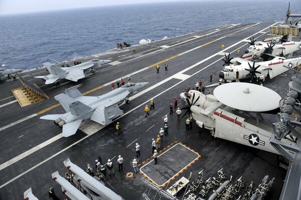 Εντολή Τραμπ σε Πολεμικό Ναυτικό: Να καταστρέψετε όποιο σκάφος του Ιράν παρενοχλεί