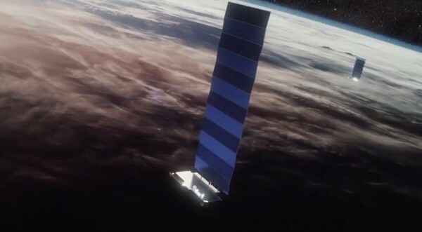 H SpaceX «επιδιορθώνει» τη φωτεινότητα των δορυφόρων της - Η παραδοχή Μασκ στο Twitter