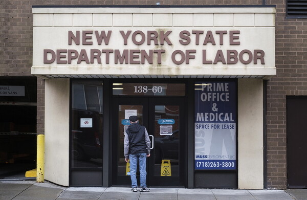 Στο «κόκκινο» η ανεργία στις ΗΠΑ λόγω κορωνοϊού: Πάνω από 26 εκατ. οι αιτήσεις για επίδομα