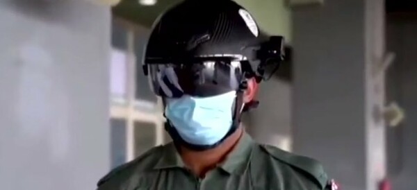 Αστυνομικοί με «έξυπνα» κράνη- θερμόμετρα στη μάχη κατά του κορωνοϊού: Σκανάρουν έως 200 άτομα το λεπτό