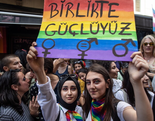 «Η ομοφυλοφιλία φέρνει τις ασθένειες»: Σύγκρουση Ερντογάν - δικηγόρων για τις δηλώσεις του Αλί Ερμπάς