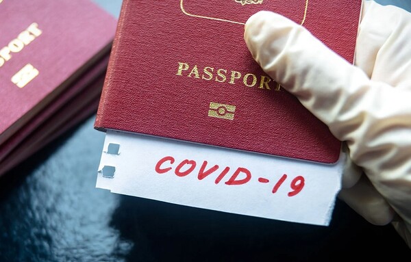 «Διαβατήρια ανοσίας» για κορωνοϊό - Ποιοι τα θέλουν και ποιοι όχι και γιατί είναι στο τραπέζι ως λύση