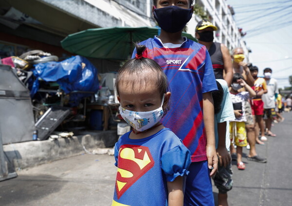 Παγκόσμια Τράπεζα: Έως και 100 εκατ. «νεόπτωχους» ενδέχεται να προκαλέσει η πανδημία κορωνοϊού
