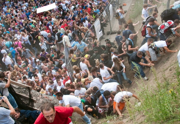 Στο αρχείο η υπόθεση για το πολύνεκρο Love Parade του Ντούισμπουργκ