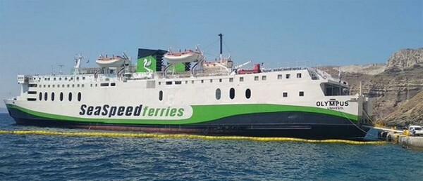 Σαντορίνη: Πρόσκρουση πλοίου με 17 επιβάτες στο λιμάνι του νησιού