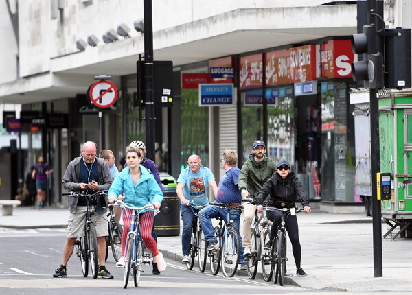 Η Βρετανία προτρέπει τους πολίτες να πάρουν τα ποδήλατα όταν αρθεί η καραντίνα
