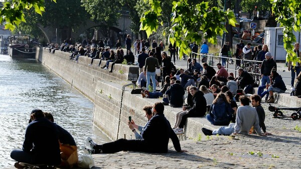 Απαγορεύτηκε η κατανάλωση αλκοόλ στις όχθες του Σηκουάνα - Μετά τις μαζικές συνάξεις των Παριζιάνων