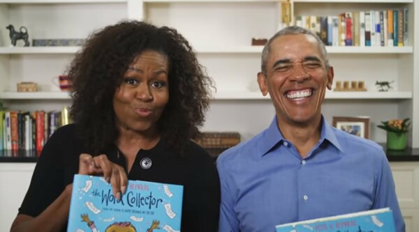 Ο Μπαράκ Ομπάμα διαβάζει παραμύθι μαζί με τη Μισέλ και εκείνη τον πειράζει για τα αυτιά του