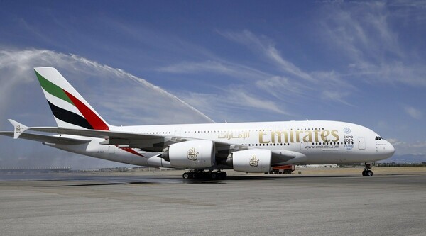 Bloomberg: H Emirates θα καταργήσει 30.000 θέσεις εργασίας και θα αποσύρει τα A380