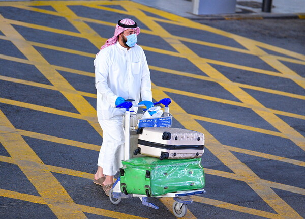 Φυλακή και πρόστιμα χιλιάδων δολαρίων για όσους δεν φορούν μάσκα σε Κατάρ και Κουβέιτ