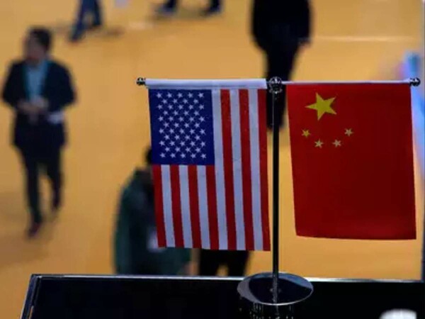 Κινέζος ΥΠΕΞ: «Στο χείλος ενός νέου Ψυχρού Πολέμου» Κίνα και ΗΠΑ