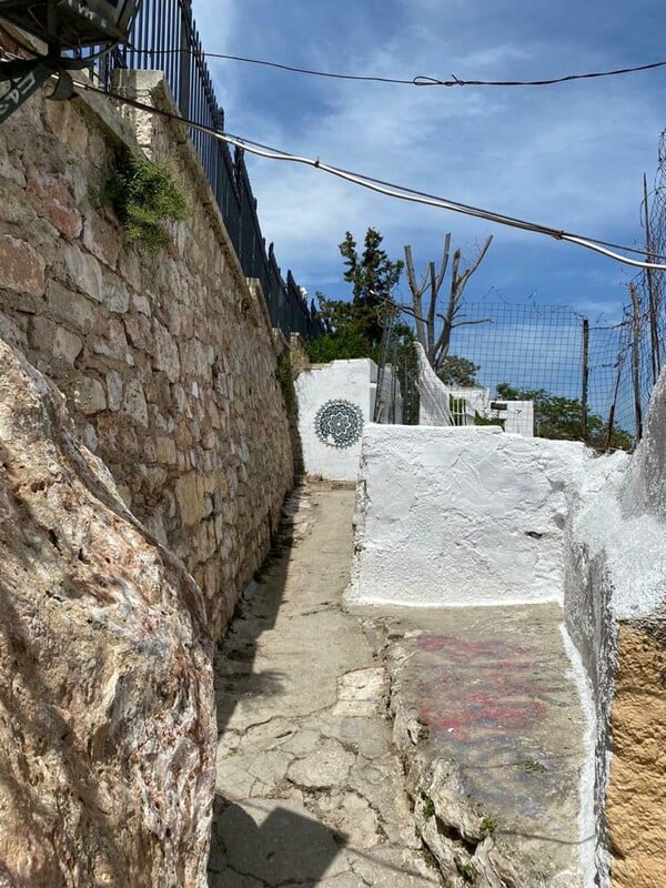 Τα Αναφιώτικα καθαρά από ταγκς και γκράφιτι - Φωτογραφίες πριν και μετά