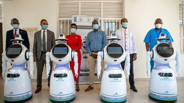 Ρουάντα: Πέντε υπερσύγχρονα ρομπότ στη μάχη κατά του κορωνοϊού