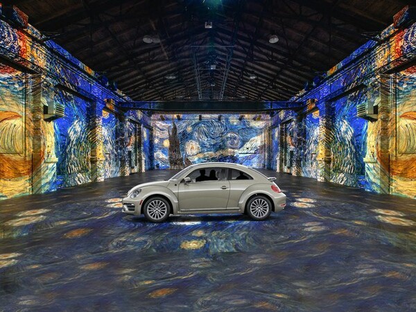 Τορόντο: Drive-In έκθεση για τον Βίνσεντ Βαν Γκογκ - «Σαν τα αυτοκίνητα να αιωρούνται στους πίνακες»