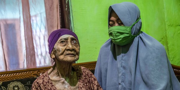 Γυναίκα 100 ετών νίκησε τον κορωνοϊό: «Ήταν αποφασισμένη να αναρρώσει»
