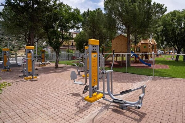 Νέος πολυχώρος άθλησης στη Γλυφάδα - Τελευταίας γενιάς ταρτάν, υπαίθρια όργανα γυμναστικής και παιδότοπος