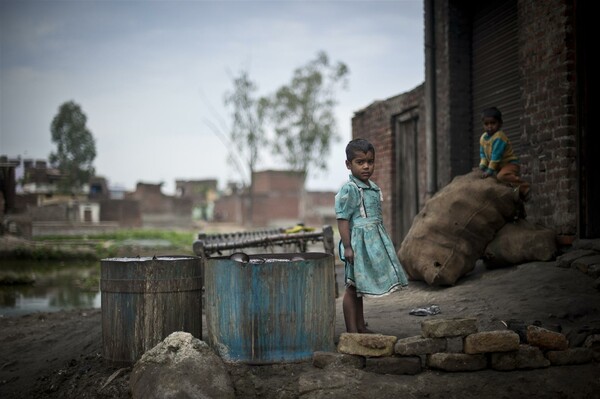 Unicef - Save the Children: 86 εκατ. παιδιά επιπλέον απειλούνται από τη φτώχεια μέχρι το τέλος του 2020