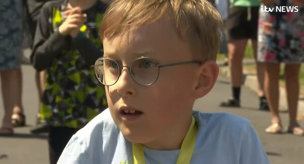 «Captain Tobias»: 9χρονος με εγκεφαλική παράλυση ολοκλήρωσε μαραθώνιο