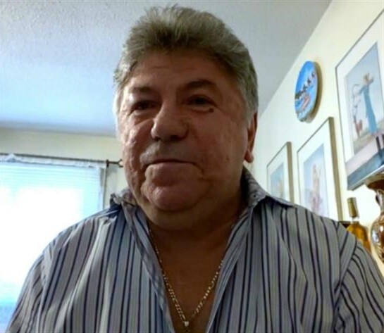 «Μερακλής και πάντα χαμογελαστός»: Έλληνας ιδιοκτήτης ψησταριάς μιλά για τον Τζορτζ Φλόιντ
