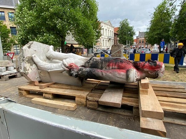 Η Αμβέρσα απομάκρυνε το άγαλμα του «σφαγέα του Κονγκό» Λεοπόλδου Β' - Εν μέσω αντιρατσιστικών διαδηλώσεων