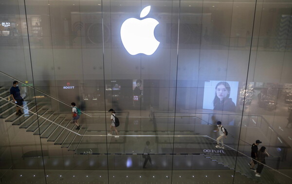 Η Apple δίνει 100 εκατ. δολ. στον αγώνα κατά του ρατσισμού