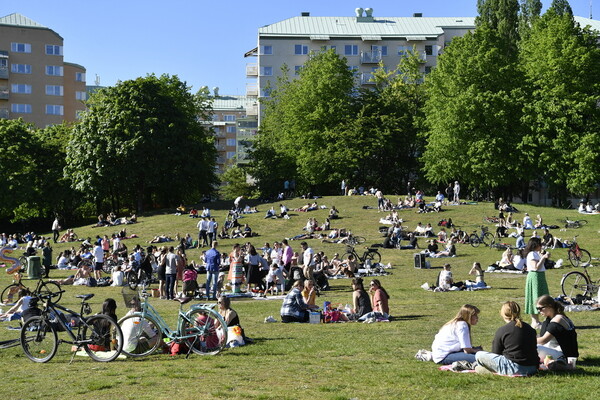 Η Σουηδία ανακοίνωσε 1.474 νέα κρούσματα σε μια ημέρα - Πώς εξηγούν τον αριθμό ρεκόρ