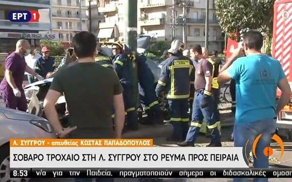 Τροχαίο στη λεωφόρο Συγγρού - Οδηγός εγκλωβίστηκε στο αυτοκίνητό της