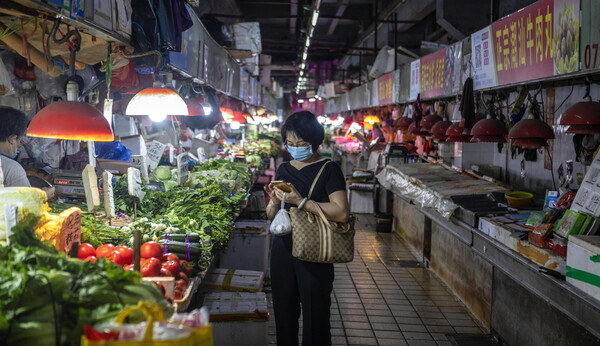 Φόβοι για δεύτερο κύμα κορωνοϊού στην Κίνα - Έκλεισε αγορά του Πεκίνου μετά από αύξηση κρουσμάτων