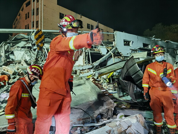 Κίνα: Έκρηξη σε βυτιοφόρο προκάλεσε την κατάρρευση κτιρίων - Τουλάχιστον 19 οι νεκροί (ΒΙΝΤΕΟ)