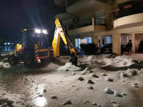 Πρωτοφανής χαλαζόπτωση στη Δράμα - Έφτασε μέχρι και τα 30-40 εκατοστά