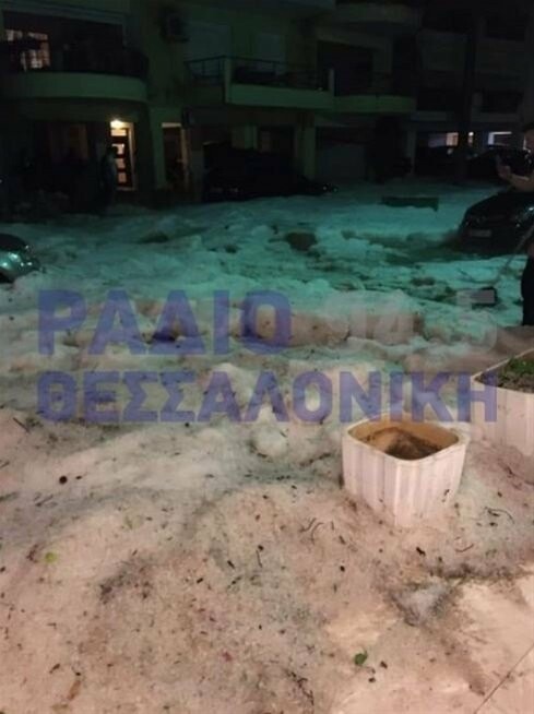 Πρωτοφανής χαλαζόπτωση στη Δράμα - Έφτασε μέχρι και τα 30-40 εκατοστά