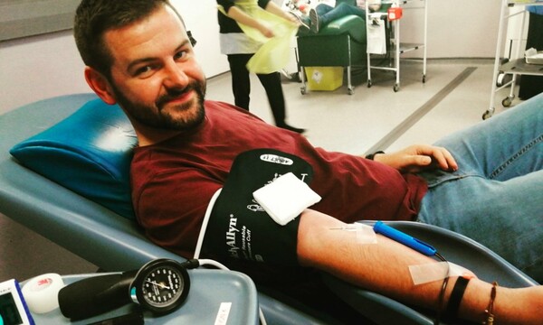 Ο πρώτος άνδρας γκέι που γίνεται δωρητής αίματος στη Β. Ιρλανδία - Μετά τη νομοθετική αλλαγή
