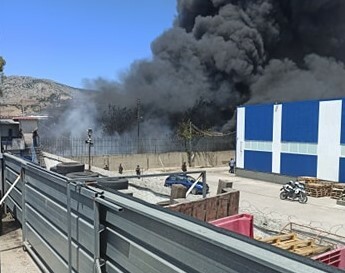 Ασπρόπυργος: Πυρκαγιά σε εργοστάσιο - Συναγερμός στην πυροσβεστική