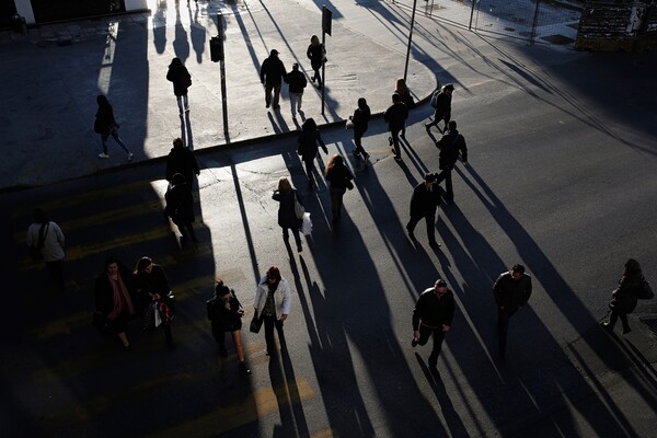 Εισόδημα κάτω από 3.589 ευρώ το 50% των φτωχών Ελλήνων - Τι δείχνει η έρευνα της ΕΛΣΤΑΤ