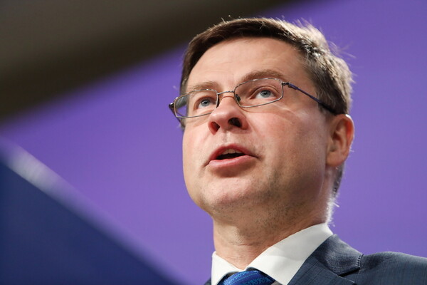 Κομισιόν: «Η τρόικα δεν επιστρέφει» - Διευκρινίσεις Ντομπρόφσκις για το «ταμείο ανασυγκρότησης»