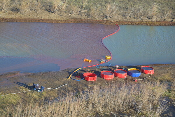 Greenpeace: 1,4 δισ. δολάρια η περιβαλλοντική ζημιά από τη διαρροή πετρελαίου στην Αρκτική