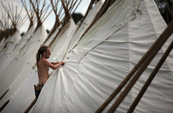 Δέκα φωτογραφίες από το Glastonbury 2011