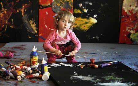 4χρονη ζωγράφος έβγαλε 27.000 δολάρια