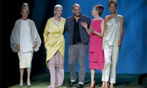 Moντέλα ετών 60 στην Εβδομάδα Μόδας της Μαδρίτης