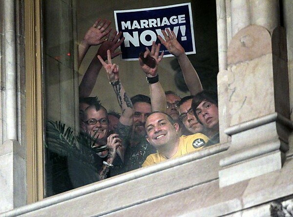 Η Νέα Υόρκη νομιμοποίησε τους gay γάμους!