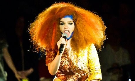 Björk: Biophilia το πιο σύνθετο ποπ σόου έβερ κάνει πρεμιέρα στο Μάντσεστερ (βίντεο)