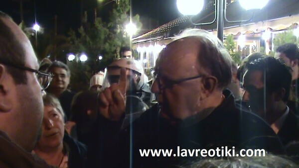 Πέταξαν γιαούρτια στον Πάγκαλο