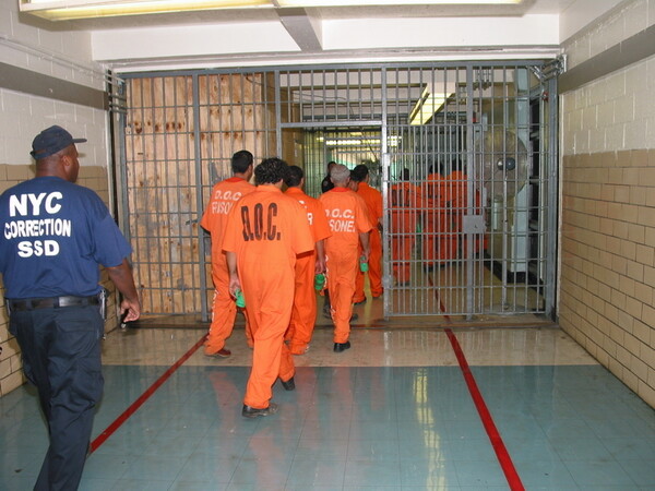 Στις διαβόητες φυλακές του Rikers Island οδηγήθηκε ο Στρως Καν