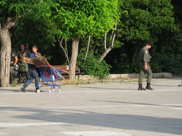 Διαψεύδει ο εκπρόσωπος τύπου της ΕΛΑΣ τις φήμες για το video με τα ρόπαλα