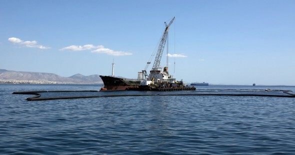Ξεκινά η διαδικασία των αποζημιώσεων από τη ρύπανση που προκάλεσε το δεξαμενόπλοιο ΑΓ.ΖΩΝΗ ΙΙ