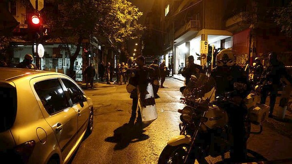 Με Καλάσνικοφ πυροβόλησαν στα γραφεία του ΠΑΣΟΚ - Ήθελαν να σκοτώσουν τον φρουρό