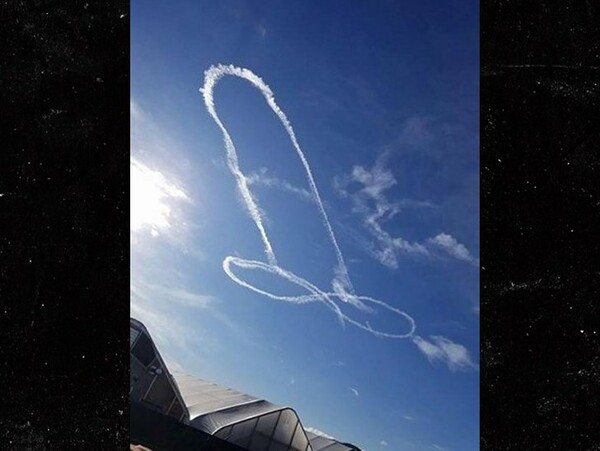 ΗΠΑ: Πιλότος της πολεμικής αεροπορίας ζωγράφισε γιγαντιαίο φαλλό στον ουρανό, στη διάρκεια άσκησης