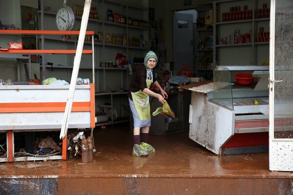Τέσσερις συλλήψεις για πλιάτσικο στη Μάνδρα - Ενισχύονται οι αστυνομικές δυνάμεις στις πληγείσες περιοχές