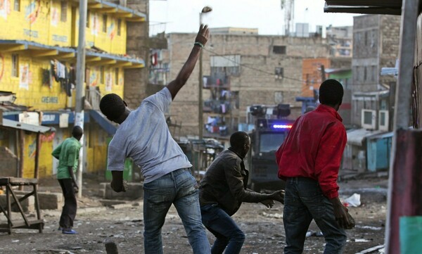 Κένυα: Πτώματα που βρέθηκαν σε παραγκούπολη πυροδότησαν συγκρούσεις μεταξύ κατοίκων και αστυνομικών